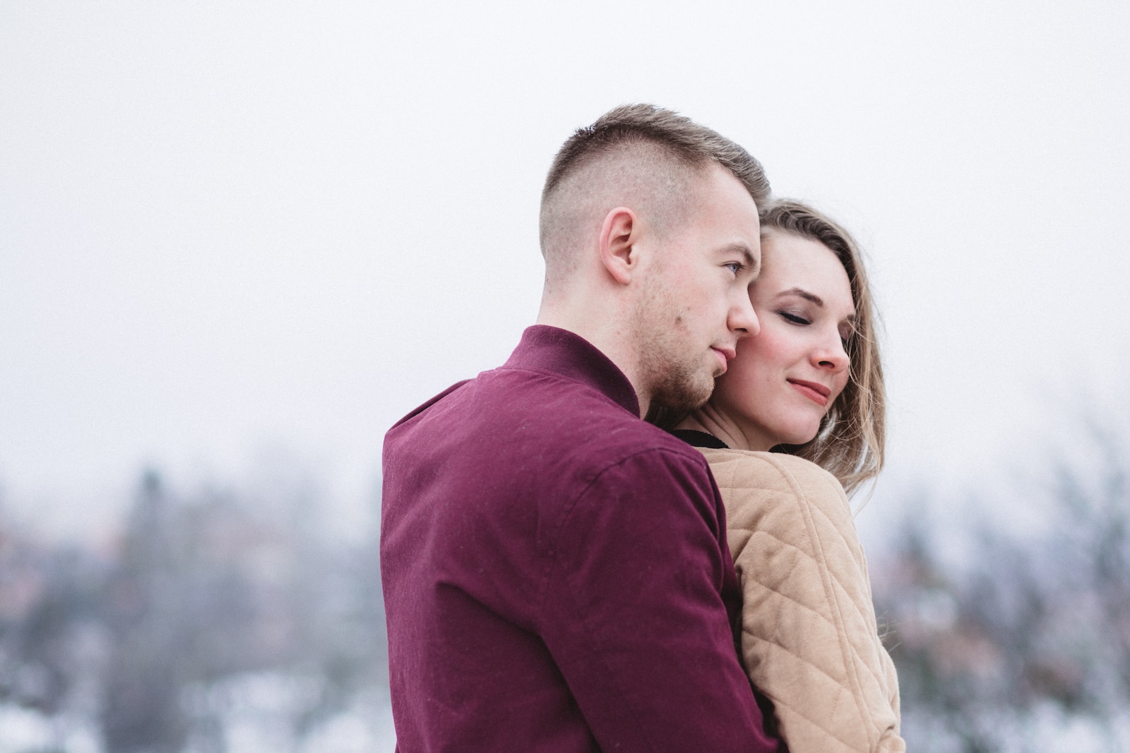 5 Signs Your Ex Is In Love With His New Girlfriend